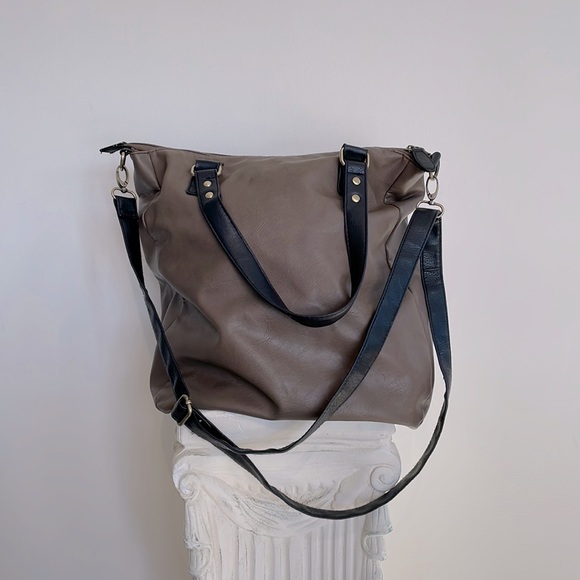 Oversize Vegan Leather Saddle Tote Bag - Picture 2 of 4